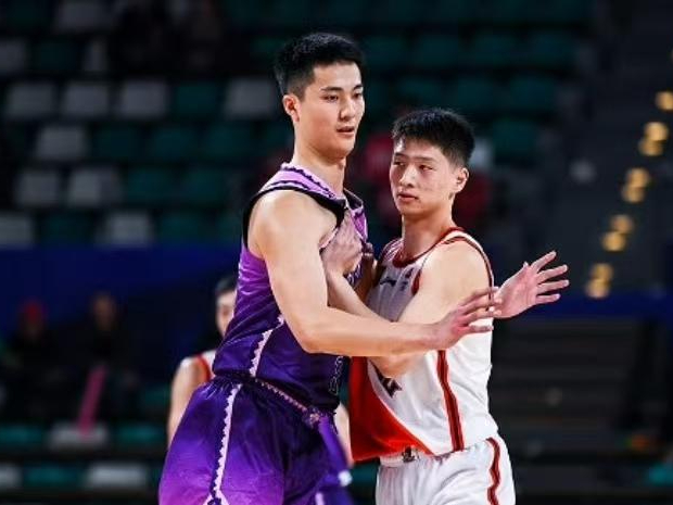 开云体育在线-内蒙古男篮打破僵局，取得精彩的比赛胜利